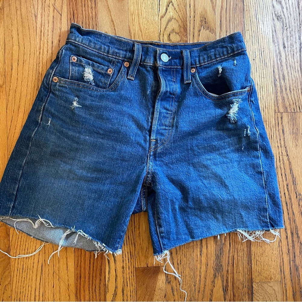 Levi’s Mid Thigh Denim Shorts